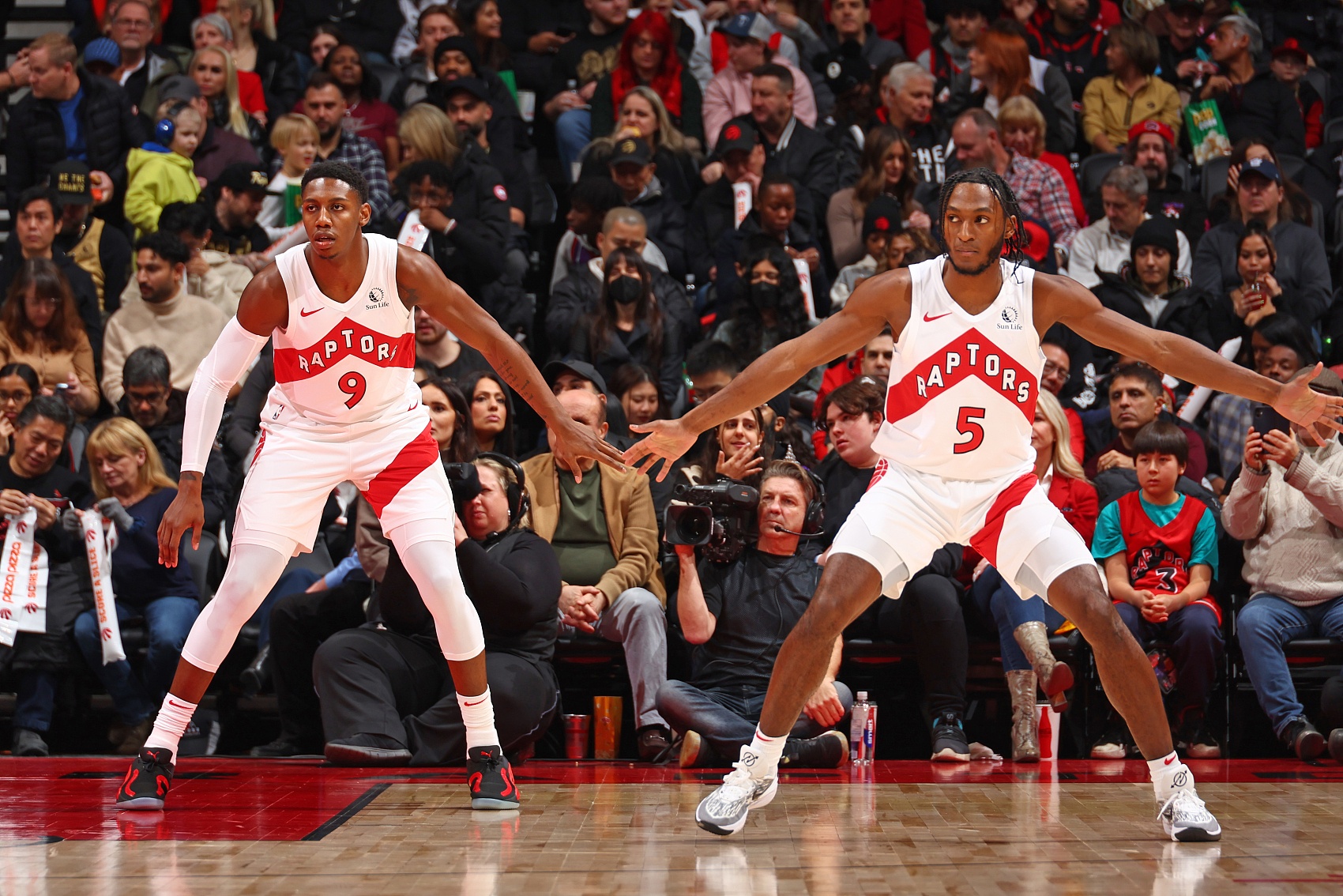 ??日記：猛龍報價(jià)中唯一有價(jià)值的就是9號簽 巴雷特是垃圾合同