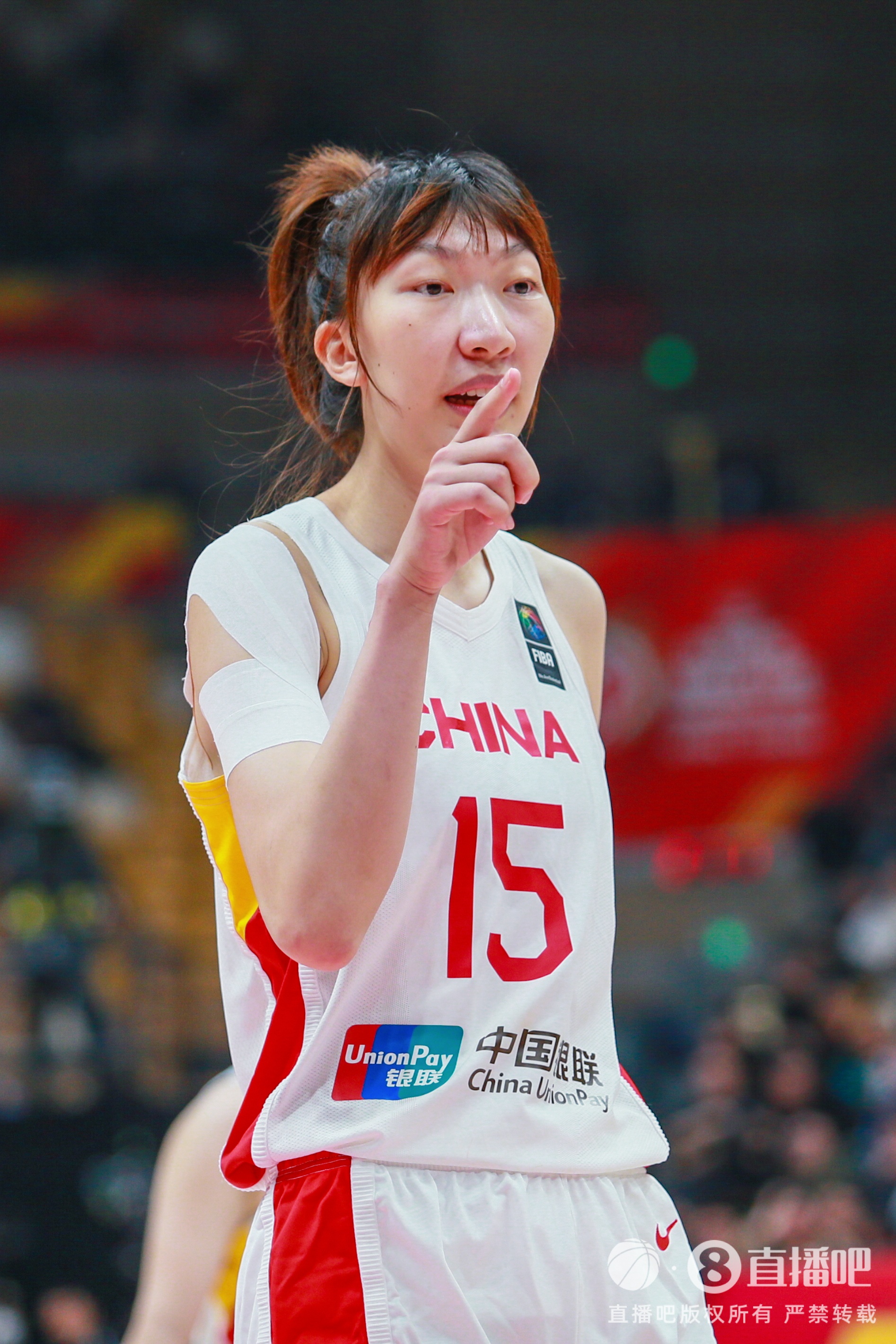 穩定發(fā)揮！韓旭半場(chǎng)6中3拿到8分6籃板2蓋帽