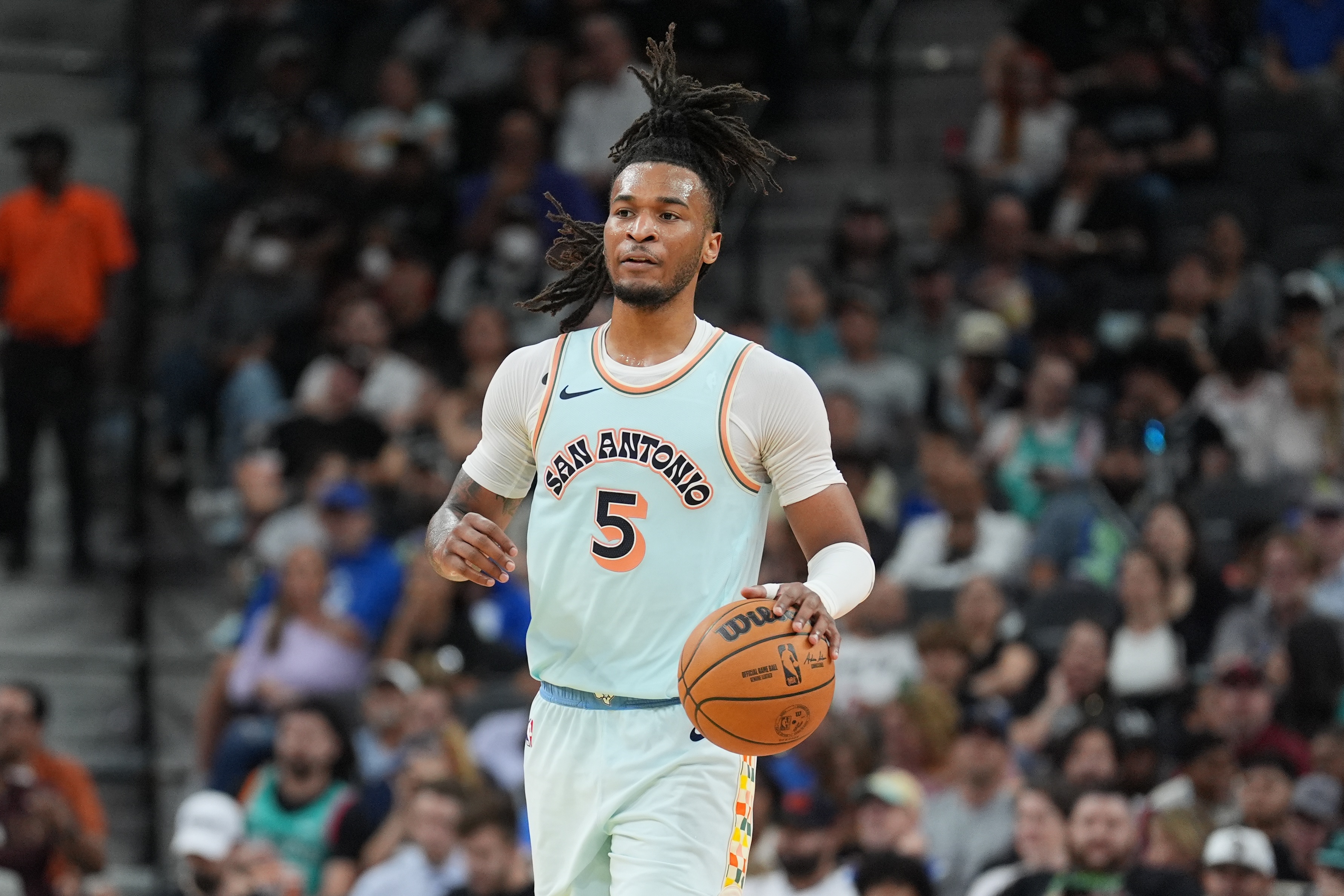 美記：尚無(wú)消息確認馬刺正式報價(jià)KD 但他們不會(huì )出卡斯爾或榜眼簽