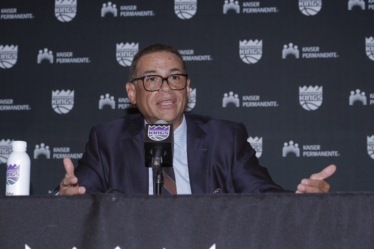 交易蒙克？美記：國王一直在聽(tīng)取著(zhù)來(lái)自其他球隊的交易報價(jià)