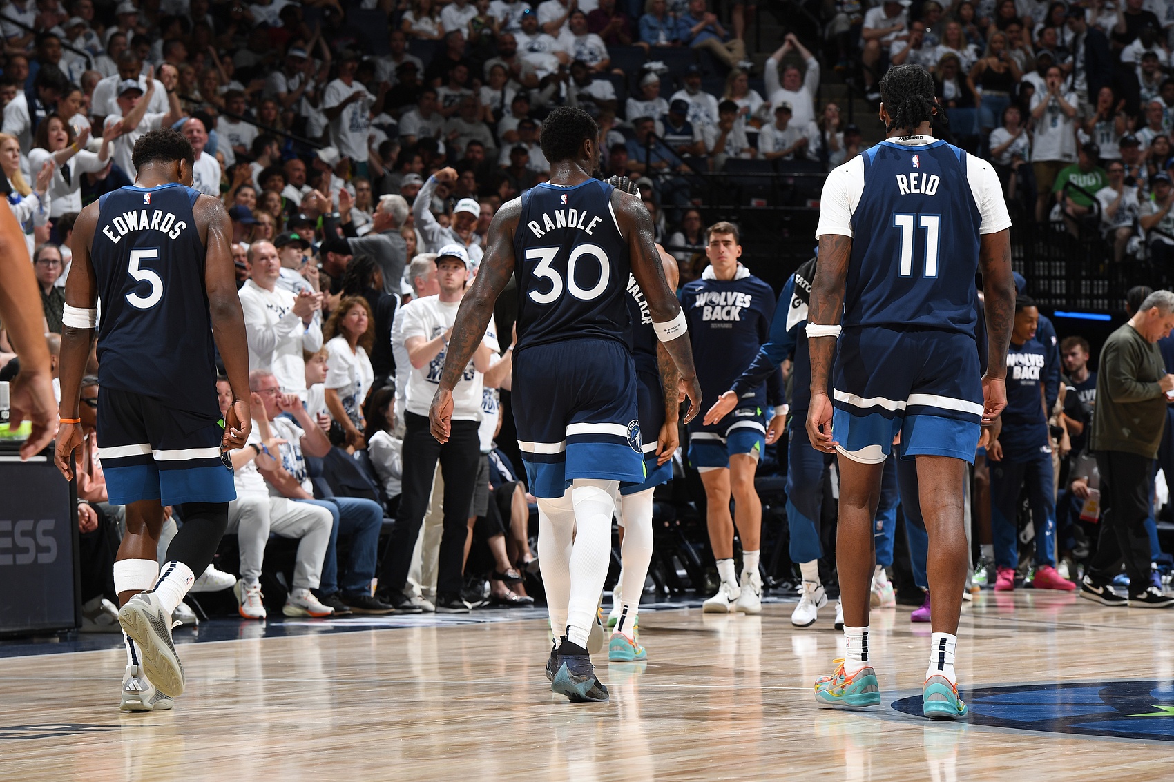 1500萬(wàn)&3093萬(wàn)球員選項！里德&蘭德?tīng)枙?huì )留隊嗎？芬奇：絕對的