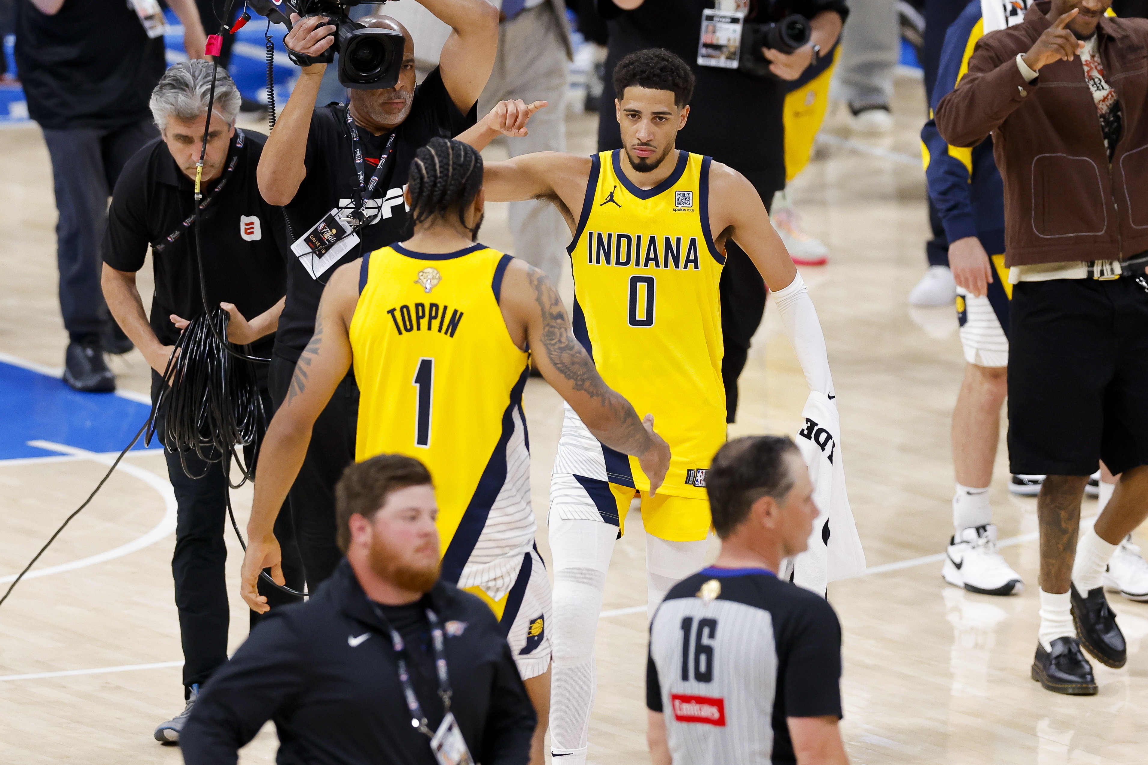 蘇群：雷霆只想著(zhù)冠軍從天上掉下來(lái) 搶七只看臨場(chǎng)了 主場(chǎng)優(yōu)勢沒(méi)用