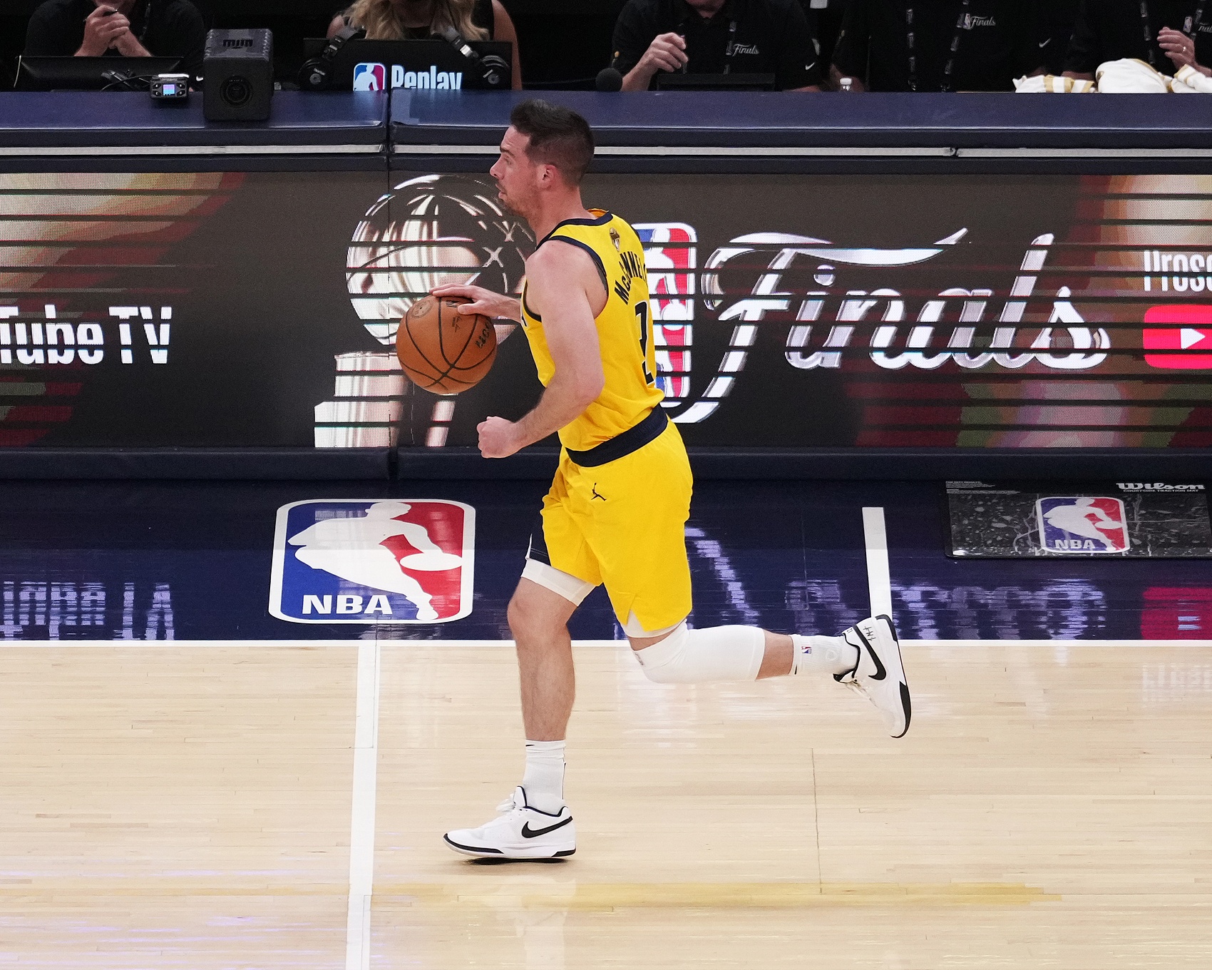 麥康納總決賽至今替補得分60+助攻25+籃板15+ NBA歷史首人