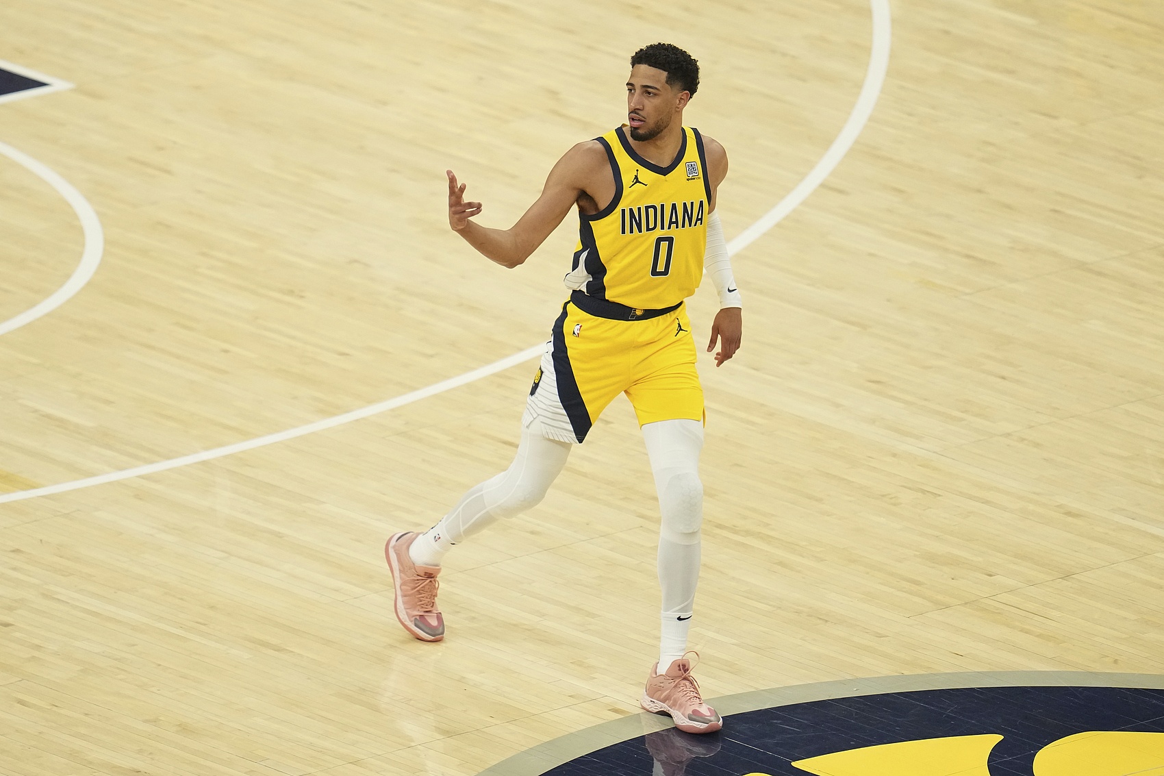 哈利談帶傷作戰：我和教練說(shuō)了 如果我在場(chǎng)傷害了球隊就把我換下