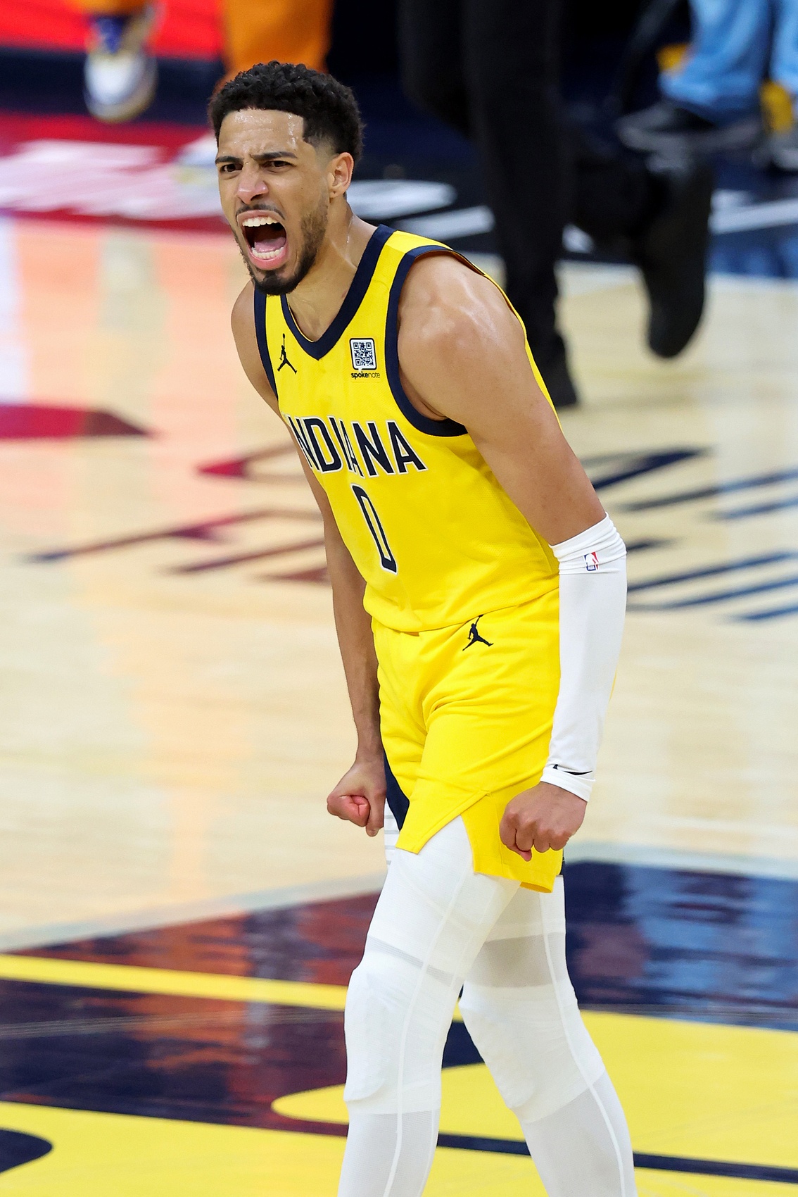 帶傷交出全場(chǎng)最高正負值！哈利伯頓12中5&三分7中3貢獻14分5助2斷