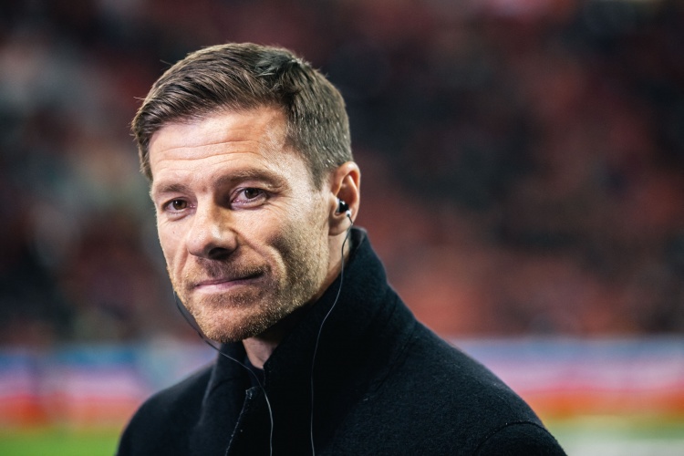 記者：球迷應對哈維-阿隆索保持耐心，期望5天就有成果是癡人說(shuō)夢(mèng)