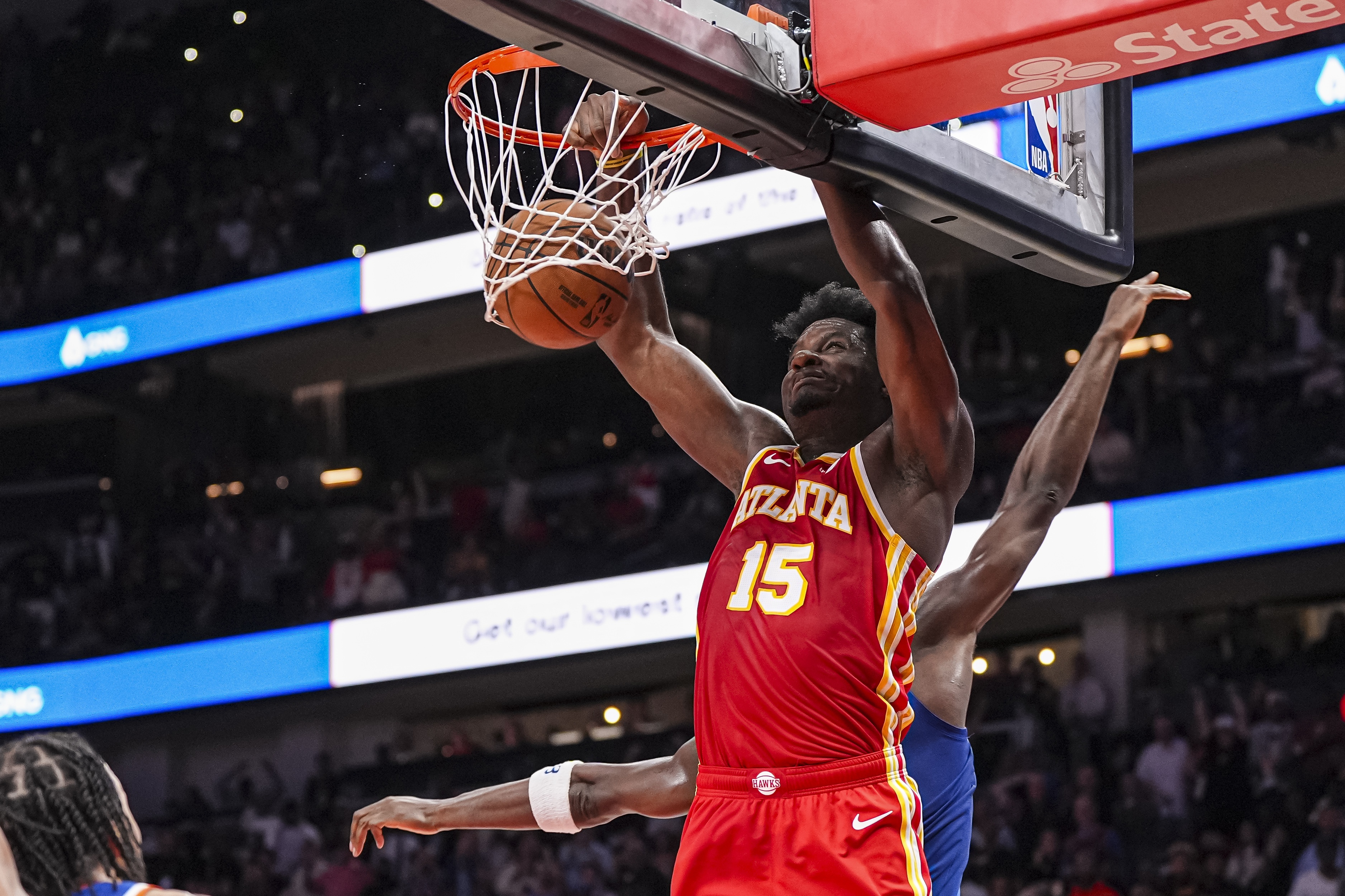 露天看臺：湖人可能會(huì )用他們的迷你中產(chǎn)特例簽下卡佩拉