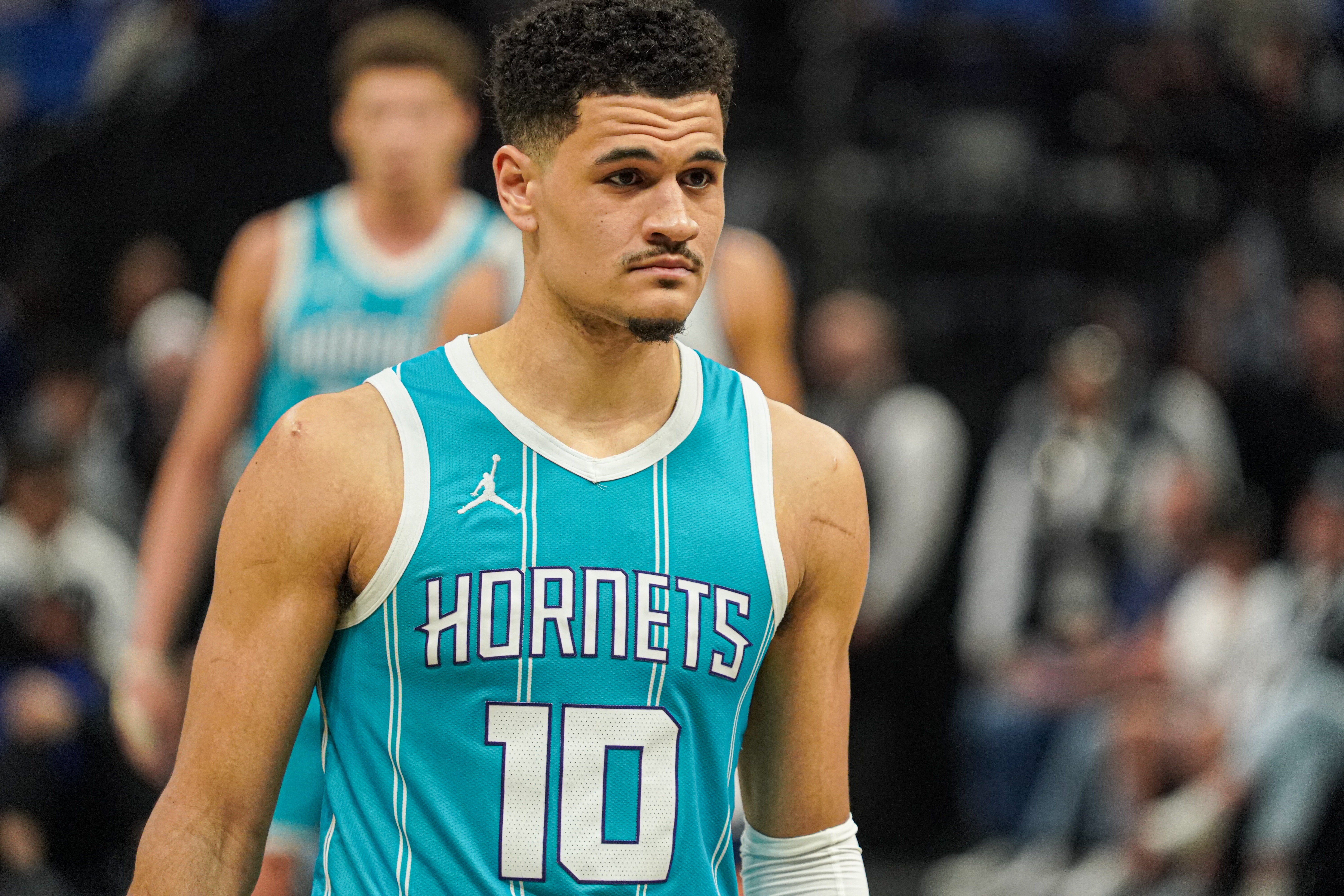 黃蜂官方：約什-格林接受手術(shù) 修復肩膀不穩定問(wèn)題