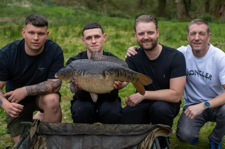 福登：給自閉癥的弟弟請了護工 人生只有三件事足球、家庭、釣魚(yú)