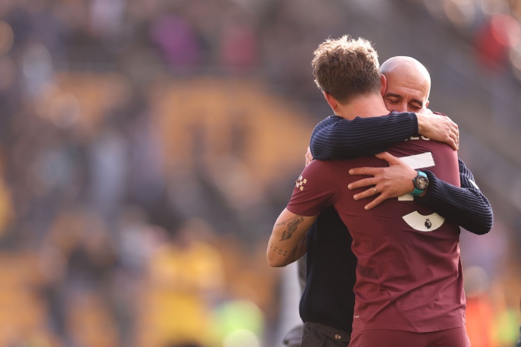 斯通斯：我狀態(tài)很好渴望回歸賽場(chǎng)，我想留在曼城所以傳聞可以停了