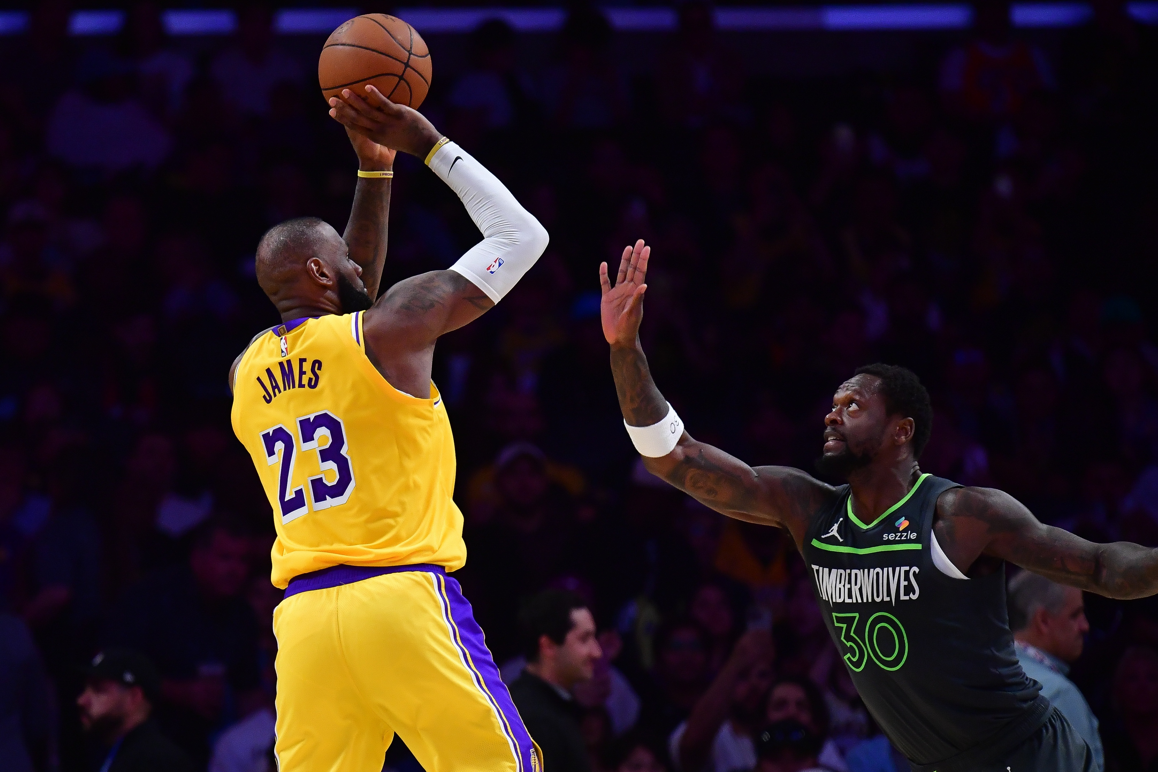 ??夸梅：詹姆斯比波什好防 開(kāi)場(chǎng)放他投一個(gè)讓他沉迷跳投即可