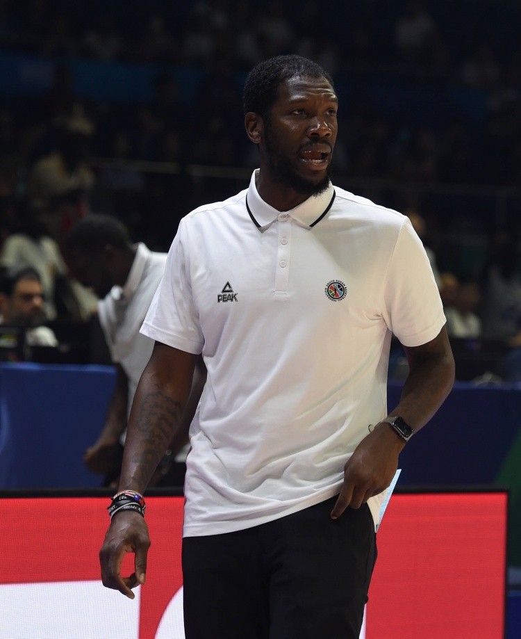 熟人很多！火箭助教羅伊-艾維與杜蘭特在雷霆當過(guò)兩年隊友