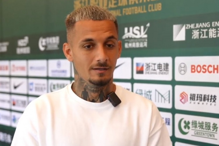 記者介紹米特里策轉會(huì )浙江隊：老婆不愿去沙特 卡內達對他較了解