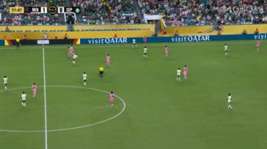 滑門(mén)而過(guò)！阿連德小角度單刀偏出