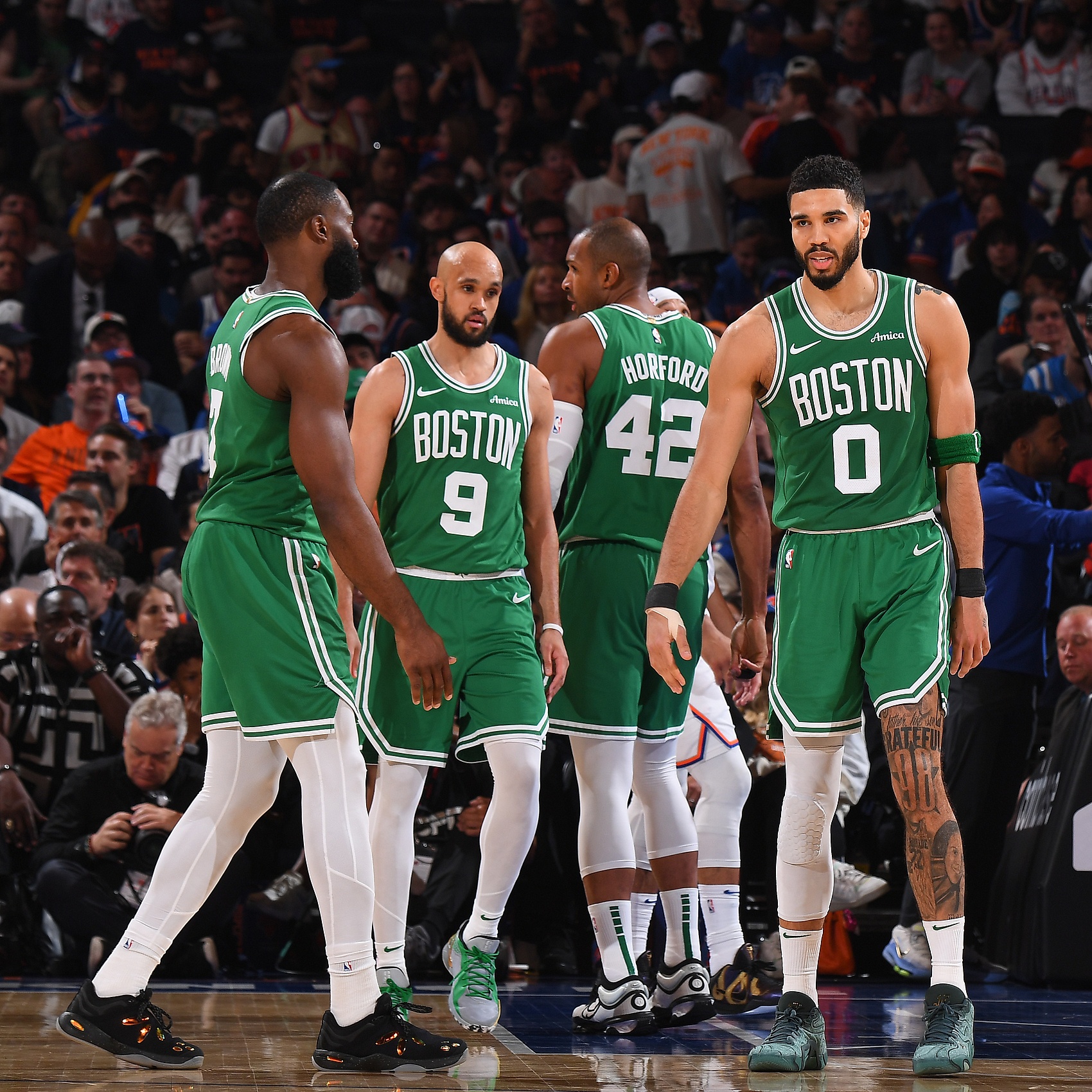 交易熱潮開(kāi)啟！Shams：凱爾特人仍在就多名核心球員交易進(jìn)行談判