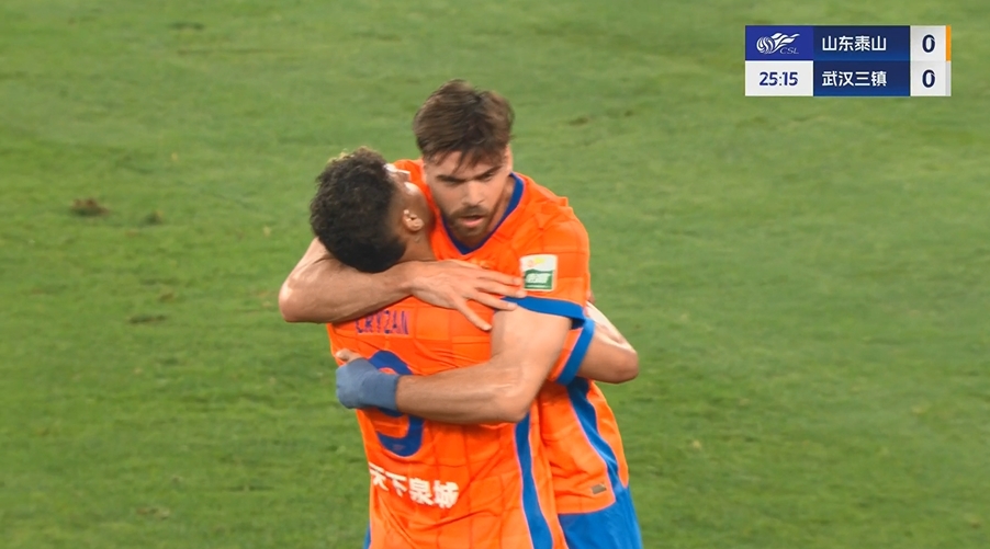 泰山1-0領(lǐng)先三鎮！謝文能右路傳中，澤卡后點(diǎn)無(wú)人盯防頭球破門(mén)