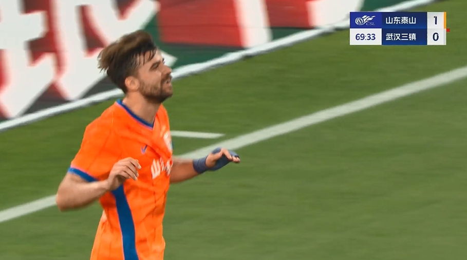 泰山2-0領(lǐng)先十人三鎮！克雷桑傳中，澤卡中路包抄破門(mén)完成雙響