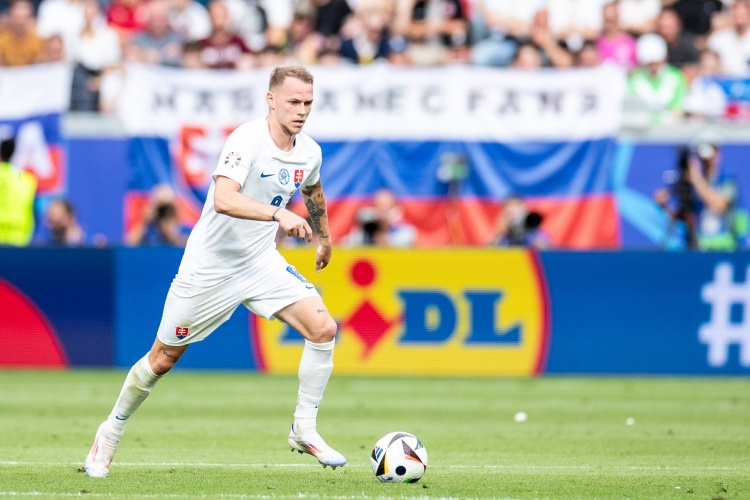 記者：達曼協(xié)作有意免簽維羅納中場(chǎng)杜達，給球員24小時(shí)做決定