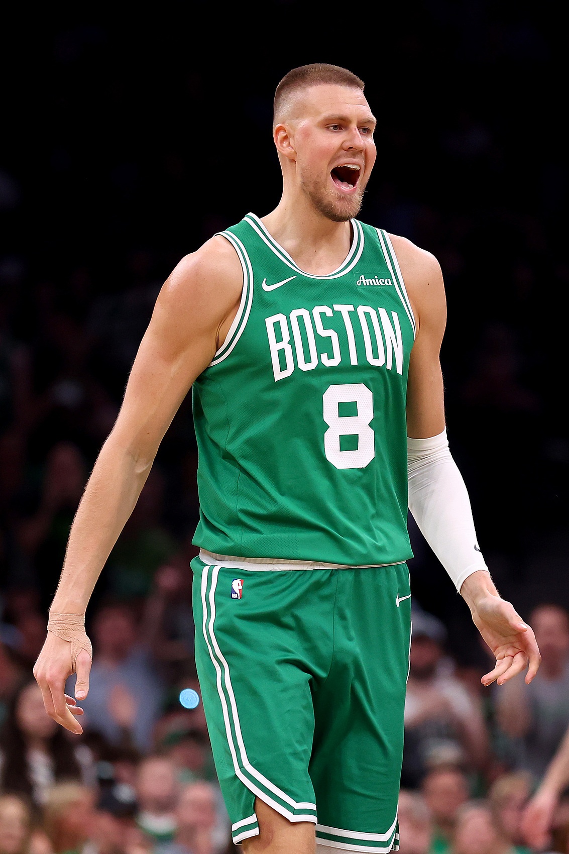 四個(gè)字評價(jià)一下？??波爾津吉斯在三方交易中被送去老鷹