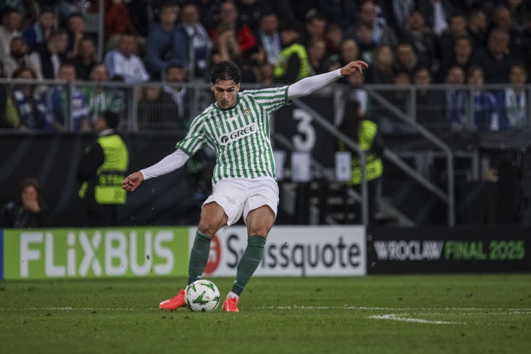 羅馬諾：馬競即將簽下貝蒂斯中場(chǎng)卡爾多索，費用總價(jià)超3000萬(wàn)歐