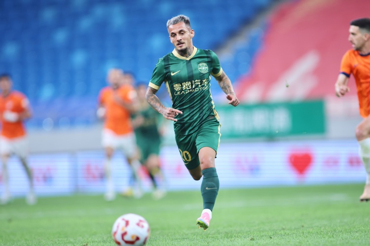 米特里策是自2017年扎哈維后，首位中超首秀傳射建功的替補球員