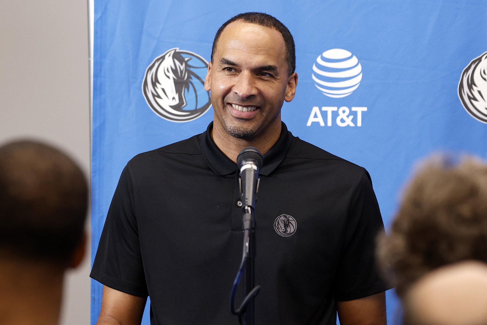 希望外界對自己的批評聲能平息下來(lái)？哈里森：我希望如此