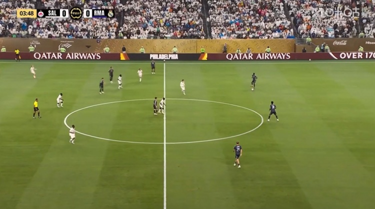 TA：皇馬此役采用三中衛陣型，呂迪格+瓊阿梅尼+懷森