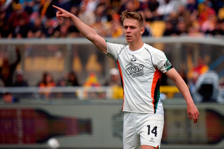 迪馬：博洛尼亞有意前尤文中場(chǎng)卡維利亞，黃潛&埃因霍溫也感興趣