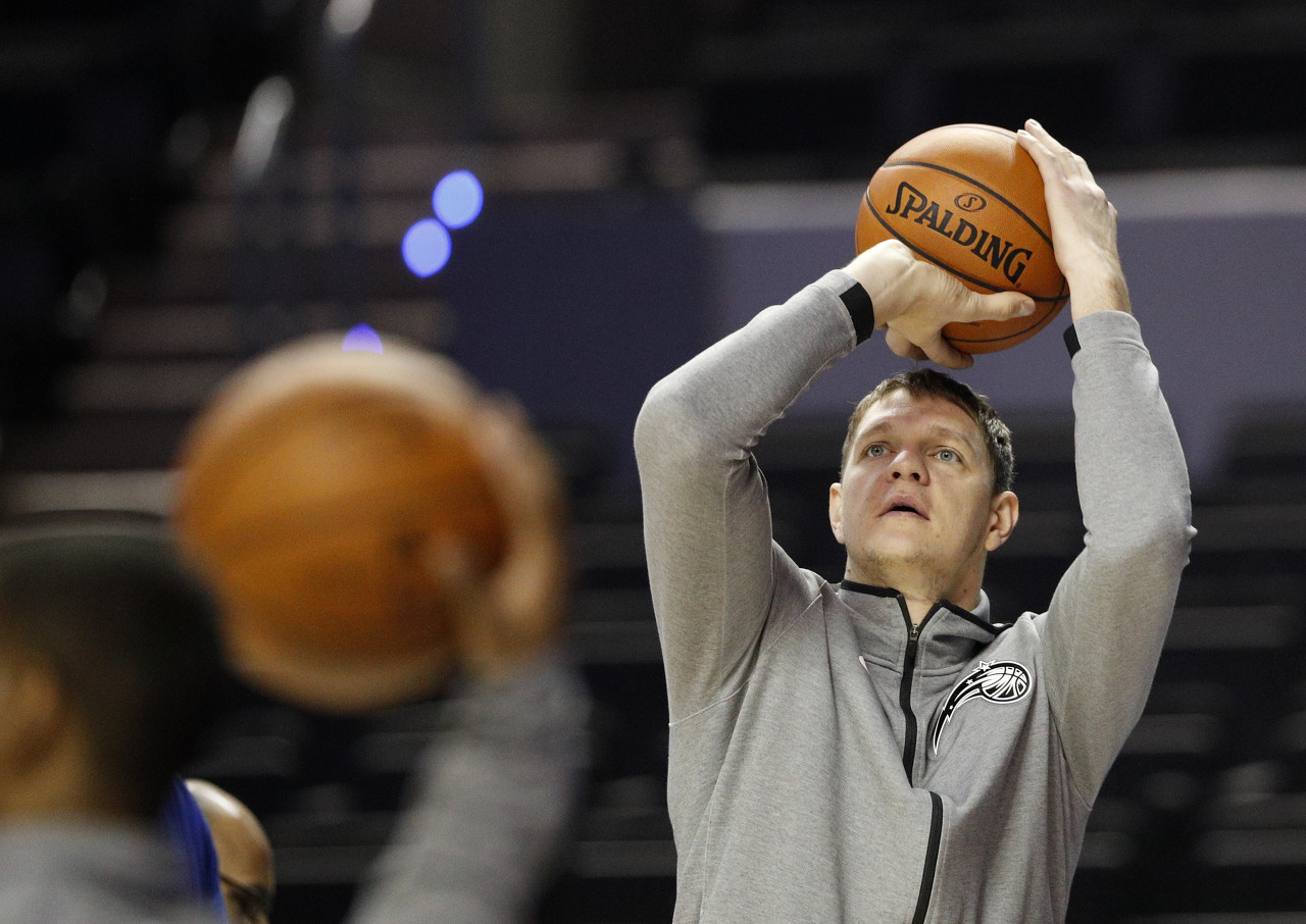 奧登：湖人當年用4年6400萬(wàn)簽莫茲戈夫&他配得上 但我確實(shí)嫉妒