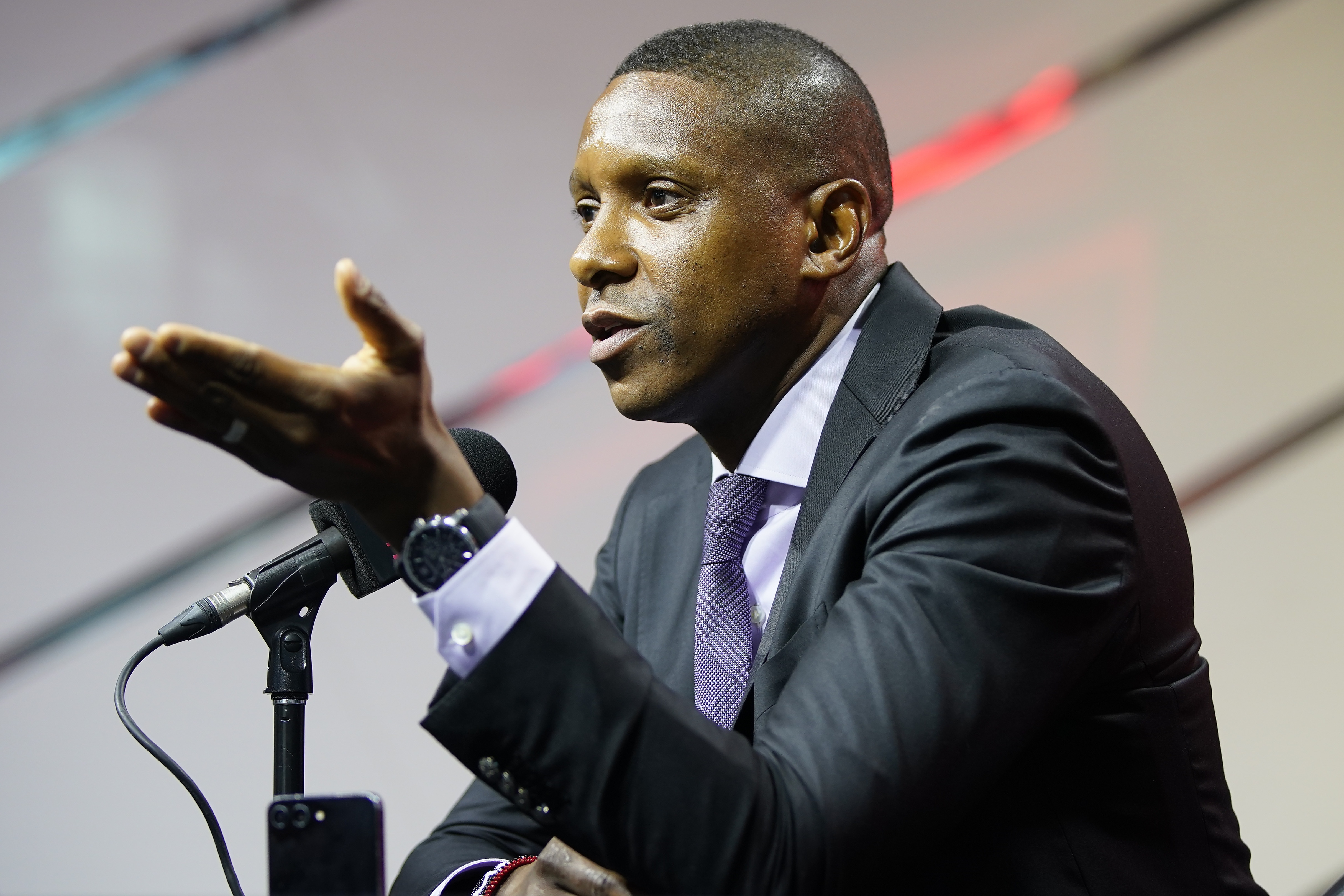 史上首次??烏杰里敲定選秀名單時(shí)便被解雇 請求推遲到選秀后