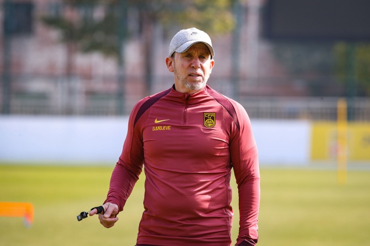 津媒：專(zhuān)家組選久爾杰維奇臨時(shí)掛帥也并非意見(jiàn)一致，鄭智陳濤留任