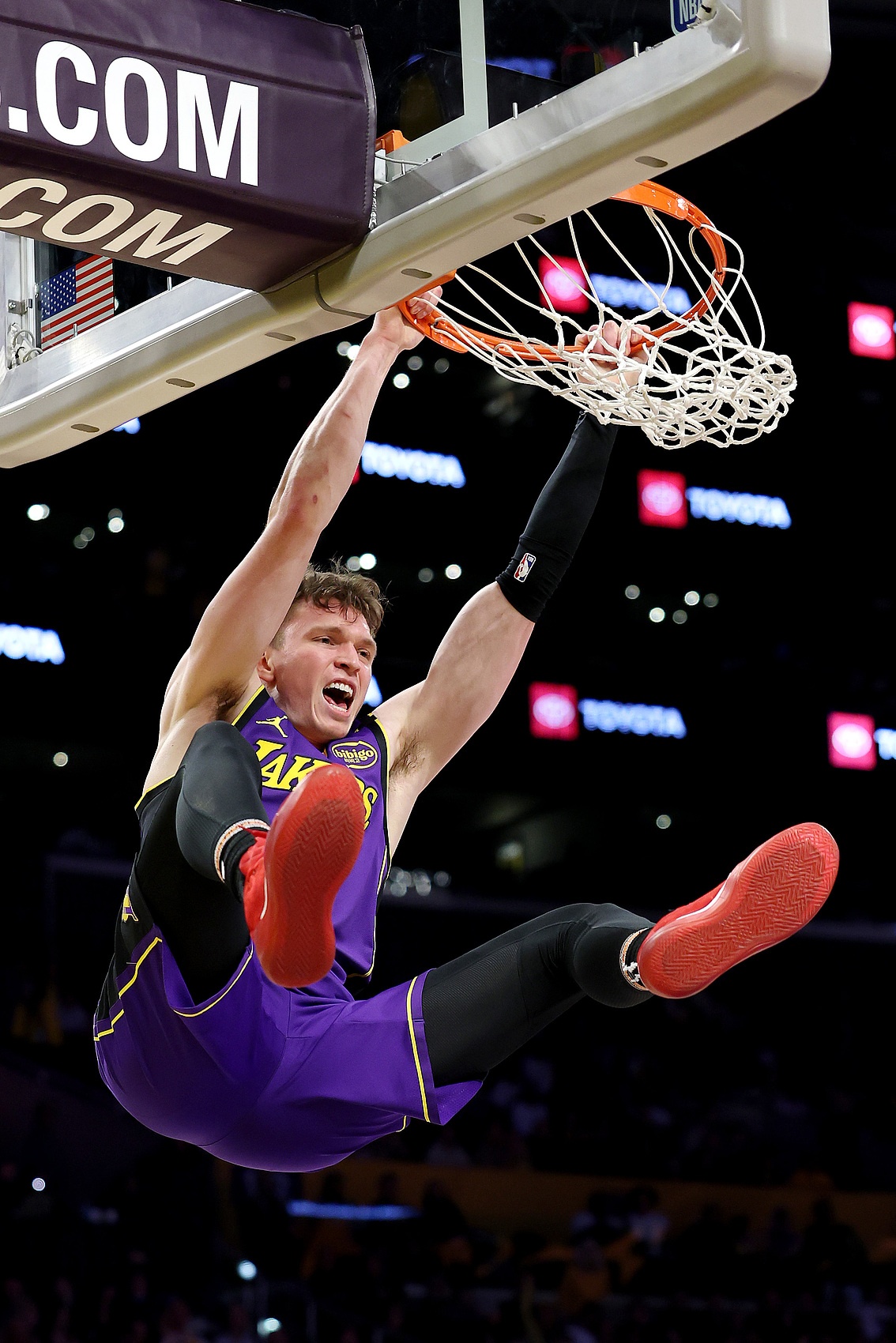 目標誰(shuí)？??記者：若湖人要追求優(yōu)質(zhì)中鋒 克內克特會(huì )被打包送走