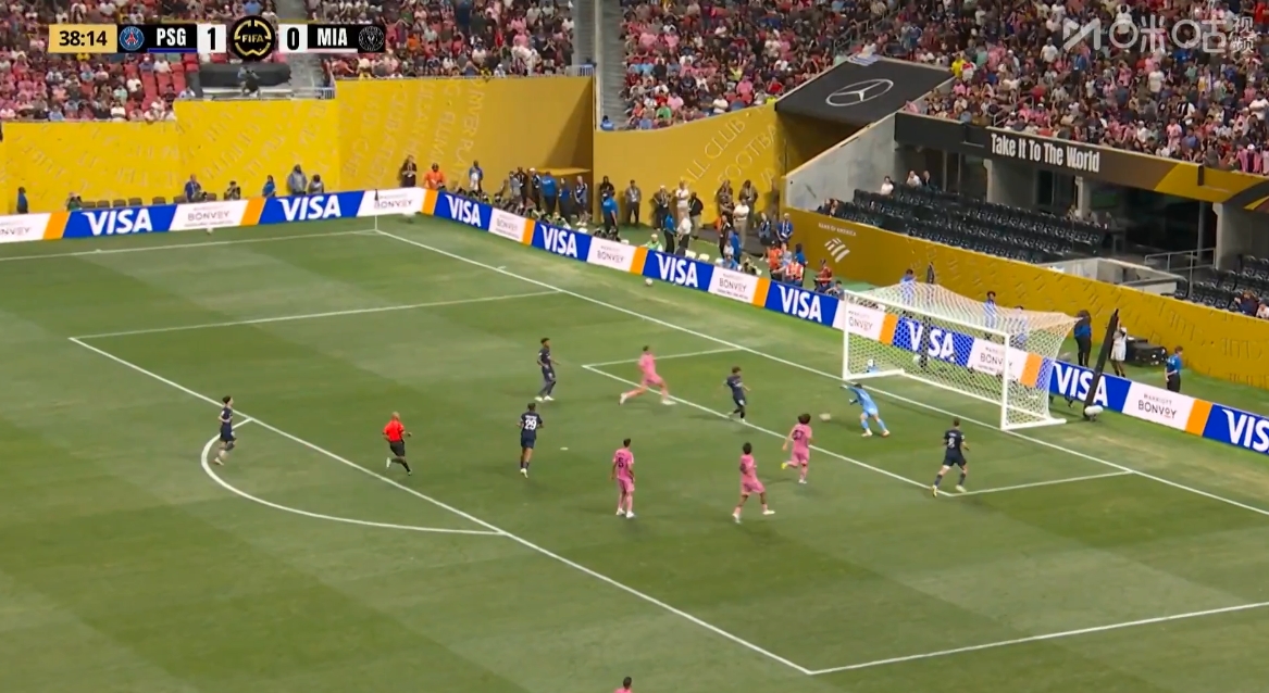 布斯克茨被斷送禮！內維斯破門(mén)完成雙響，巴黎再入一球