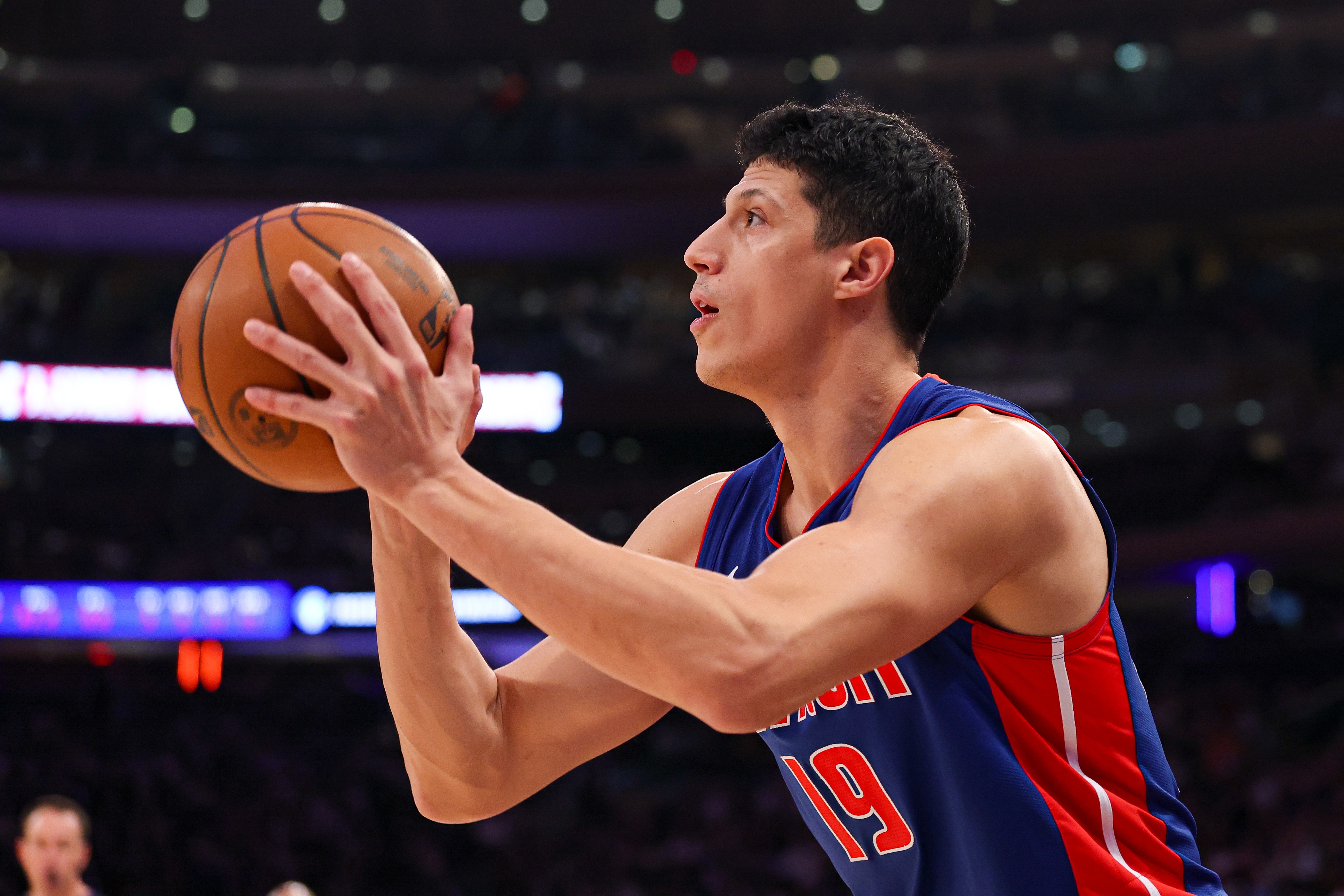 美記：活塞正在試圖交易豐泰基奧 以騰出2400萬(wàn)空間追沃克等人