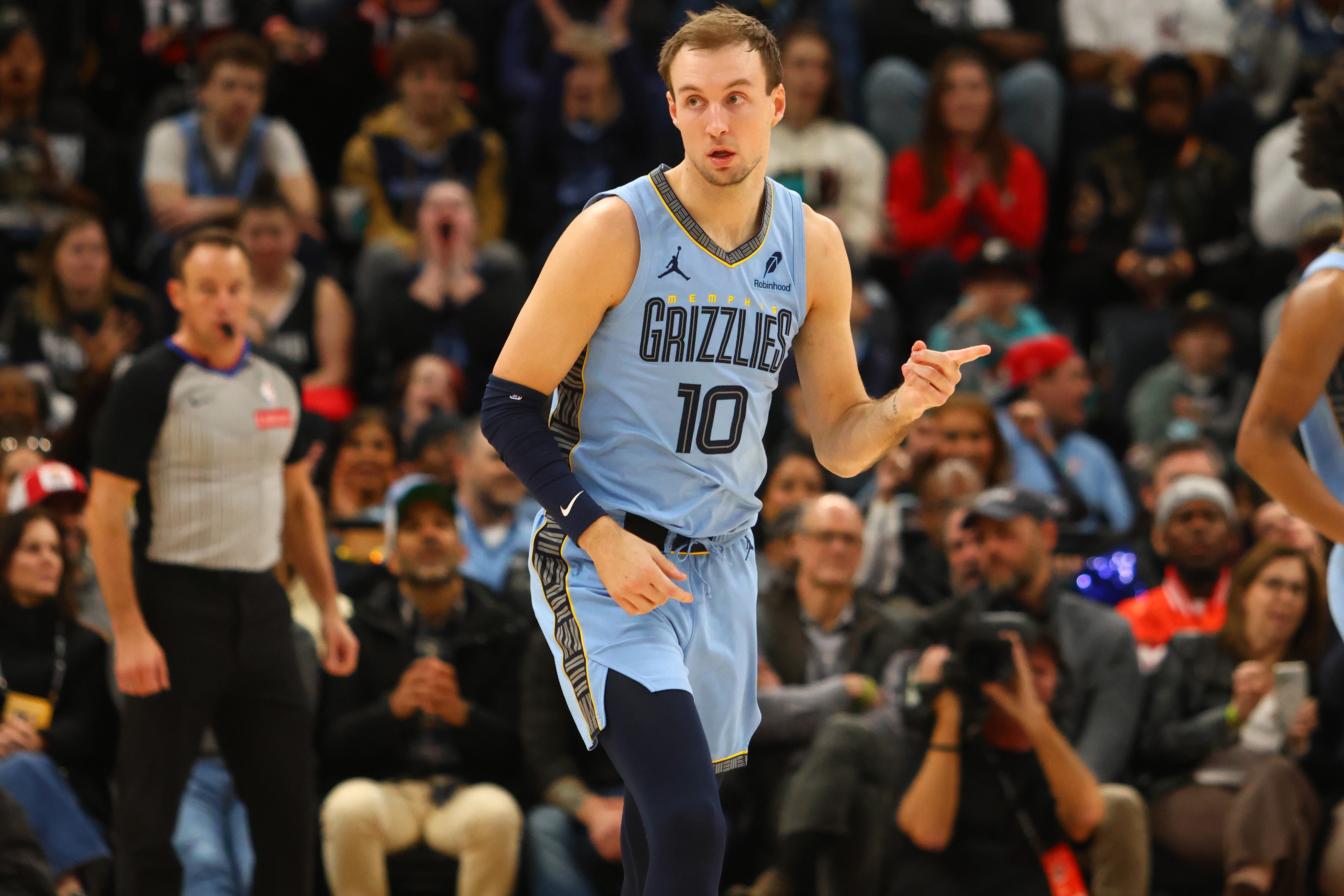 三分43.3%神射！Scotto：預計自由球員肯納德將不會(huì )回歸灰熊