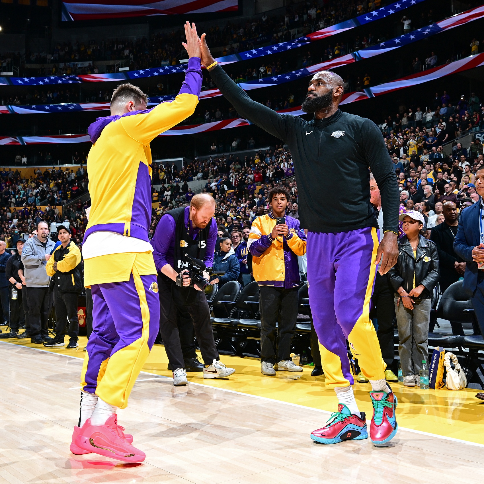 名記：老詹言論在過(guò)去或讓老板擔憂(yōu) 但現在球隊的反應是????