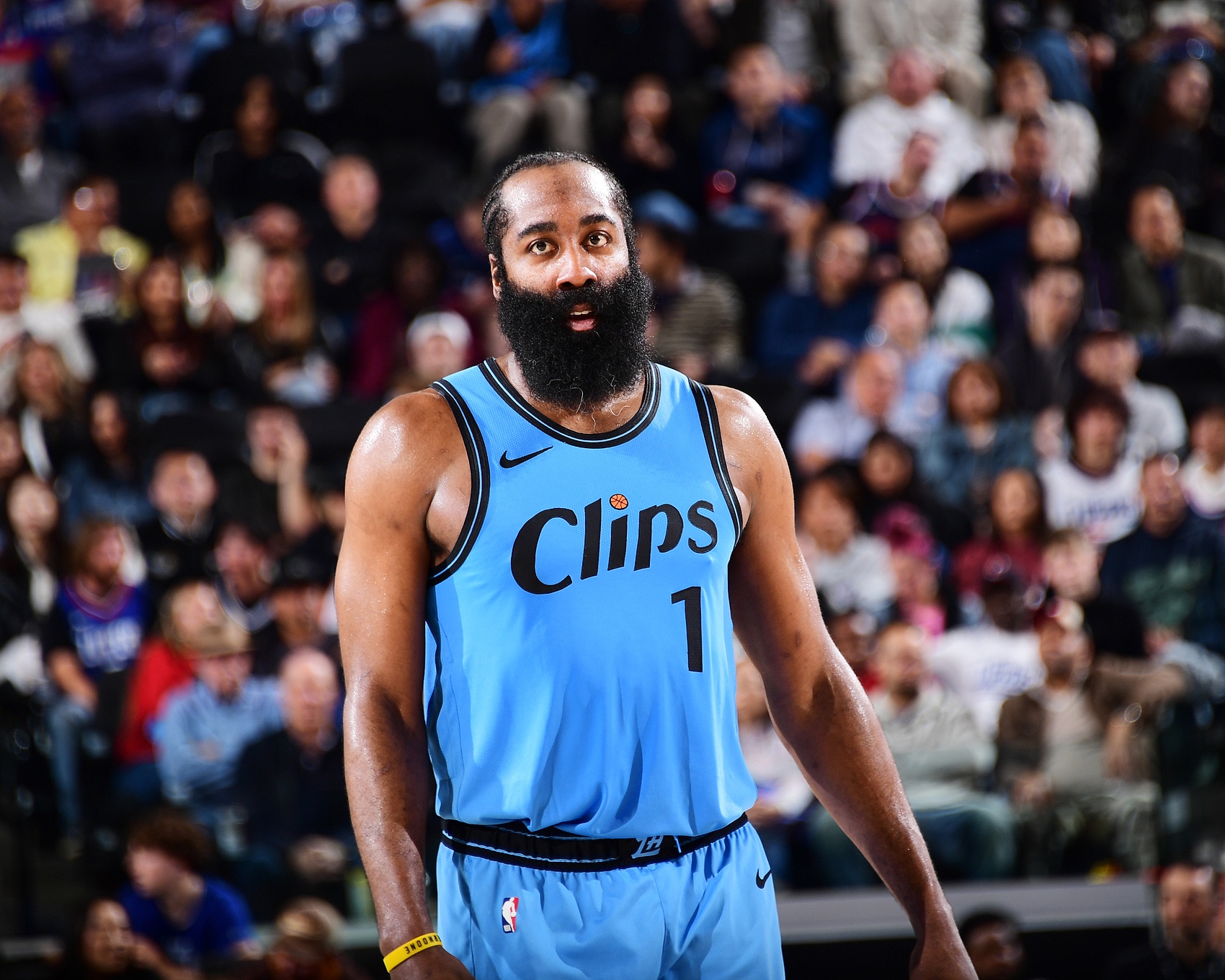 招牌技能！哈登2024-25賽季投進(jìn)129記后撤步三分領(lǐng)跑全聯(lián)盟