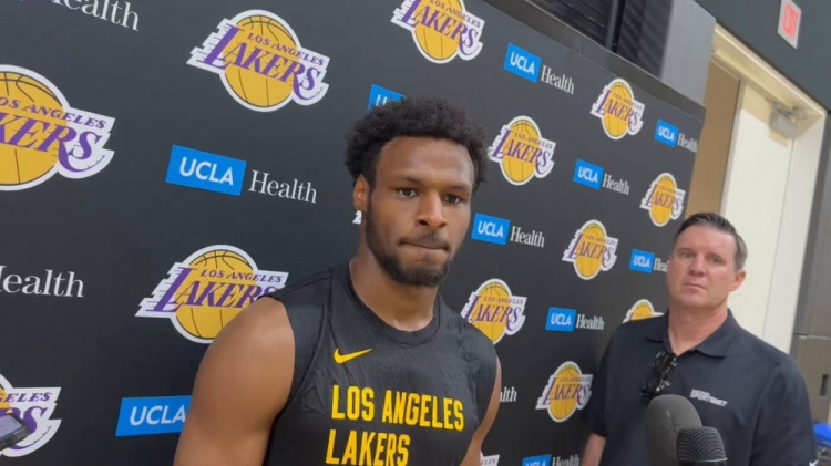 布朗尼談父親新賽季去向：我不關(guān)注傳聞 專(zhuān)注于當下 每天努力訓練