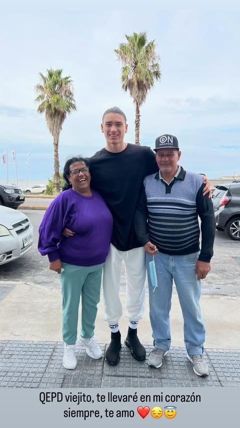 努涅斯曬圖悼念離世的外公：我愛(ài)你，會(huì )永遠把你放在心里