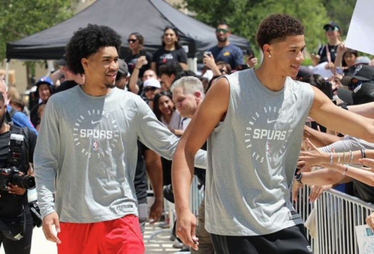 卡布談隊友哈珀：他很有領(lǐng)導力 說(shuō)的話(huà)大家都會(huì )聽(tīng)