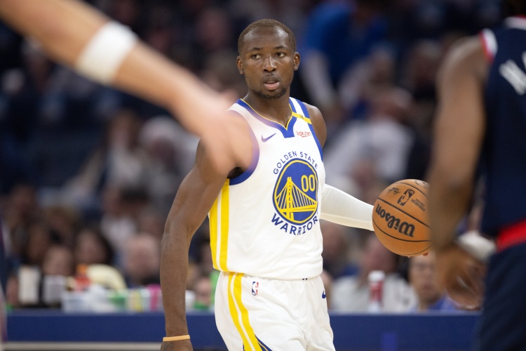 同歸于盡??名嘴：庫明加的籌碼就是拖著(zhù)勇士 直到市場(chǎng)上沒(méi)人