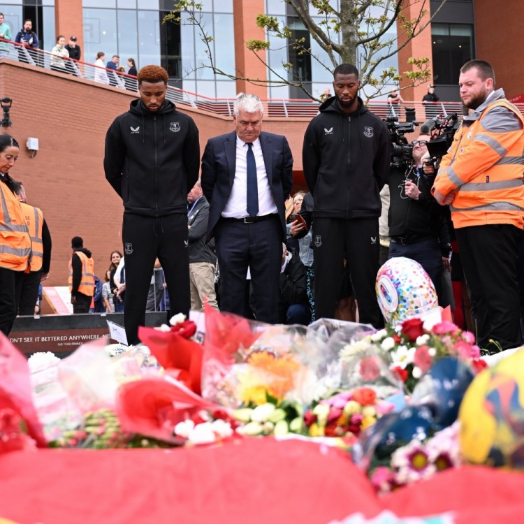 埃弗頓派代表到安菲爾德吊唁若塔，利物浦官推表示感謝