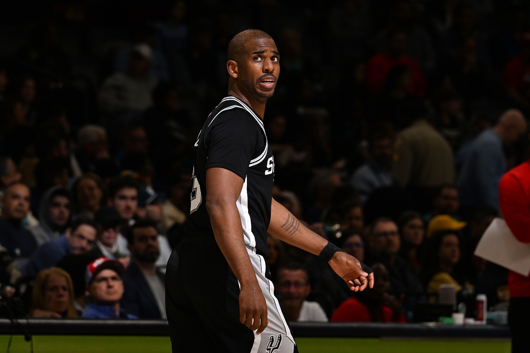 打滿(mǎn)82場(chǎng)！40歲想出任首發(fā)~Shams：保羅昨天和雄鹿官員進(jìn)行了交流