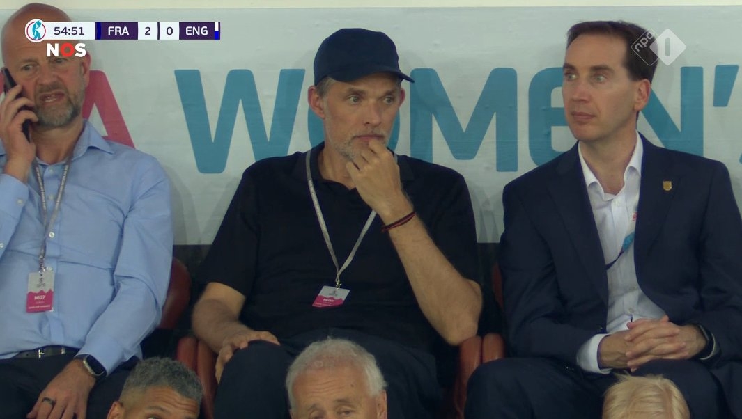 這也沒(méi)法招啊??英格蘭男足主帥圖赫爾現場(chǎng)觀(guān)戰英格蘭女足歐洲杯