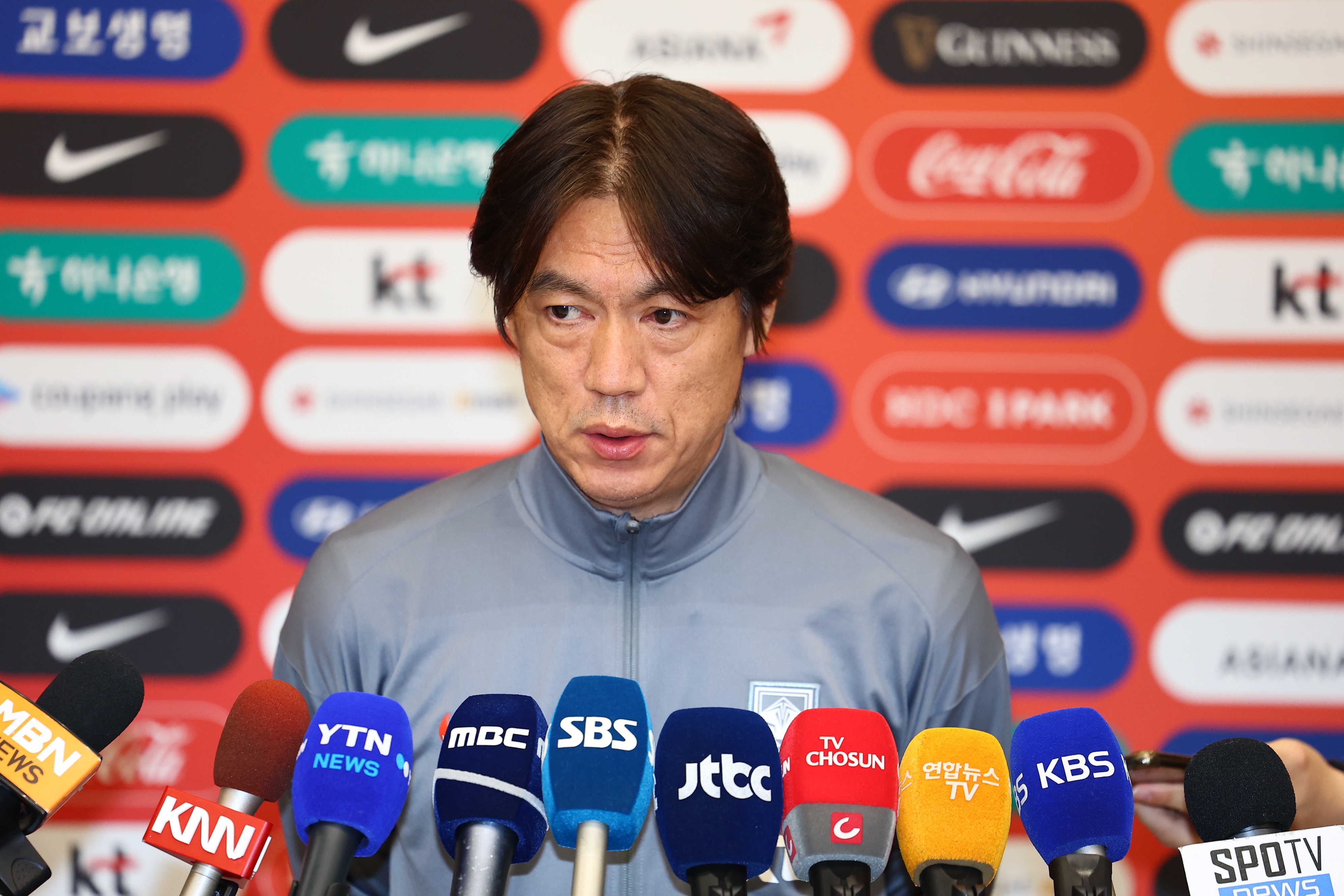 洪明甫：每場(chǎng)比賽都會(huì )全力以赴 選擇多名年輕后衛是為未來(lái)做準備