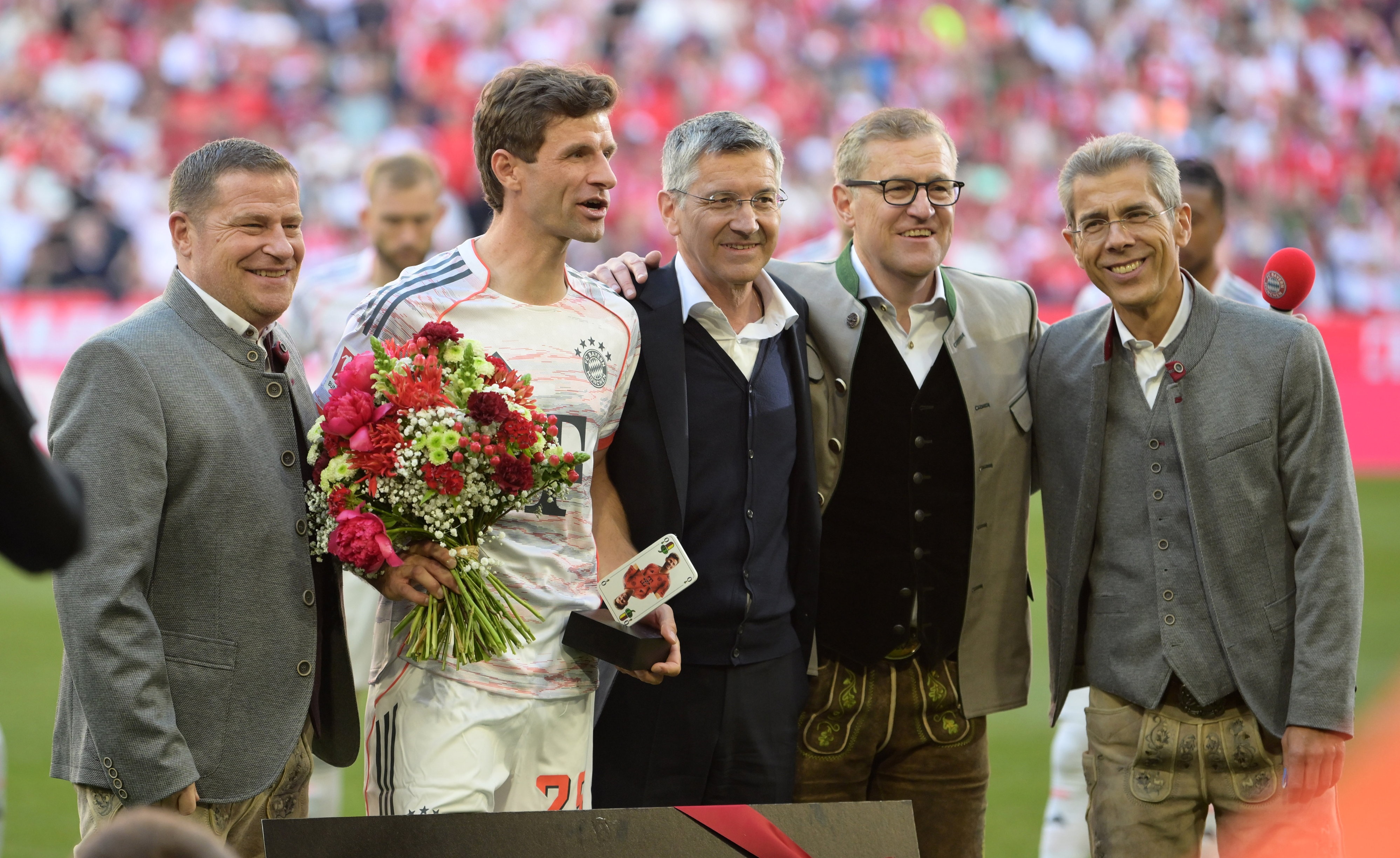 ??可行嗎？圖片報：若無(wú)合適引援，為何不留穆勒至穆西亞拉傷愈