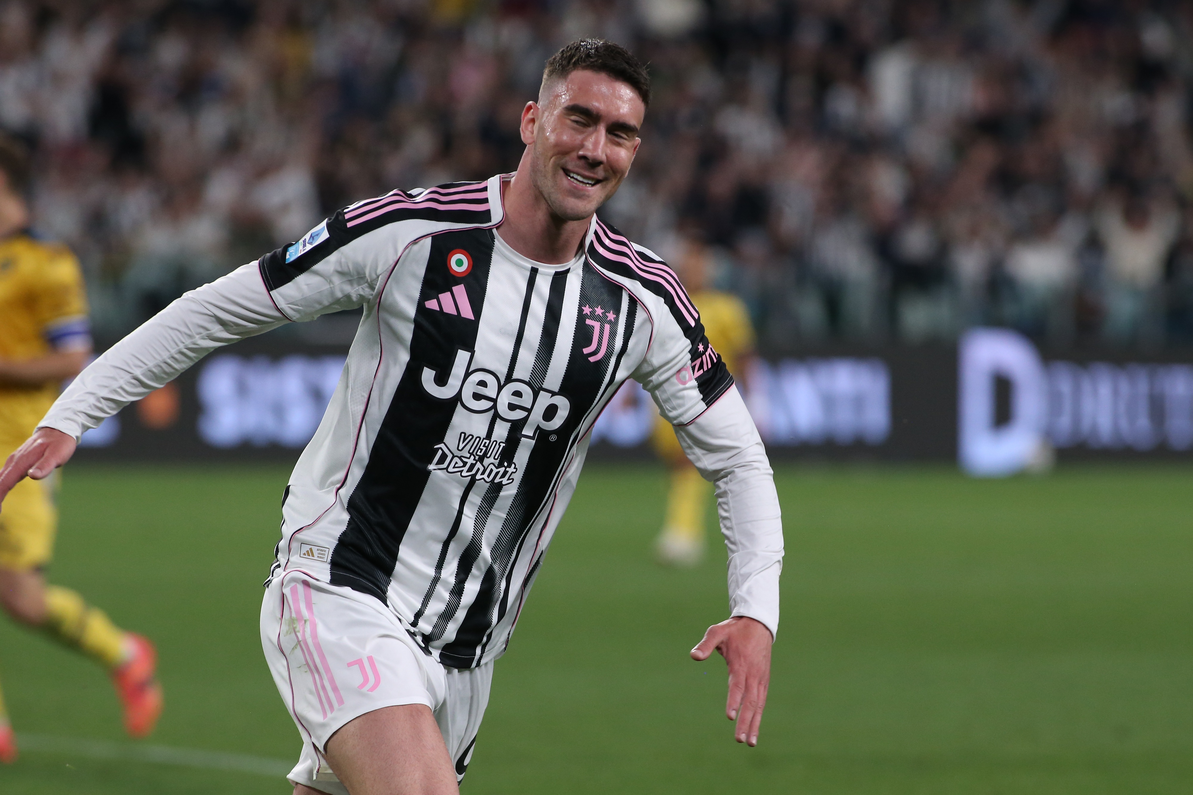 米體：米蘭在關(guān)注弗拉霍維奇的情況，但在八月底前并不急于出手