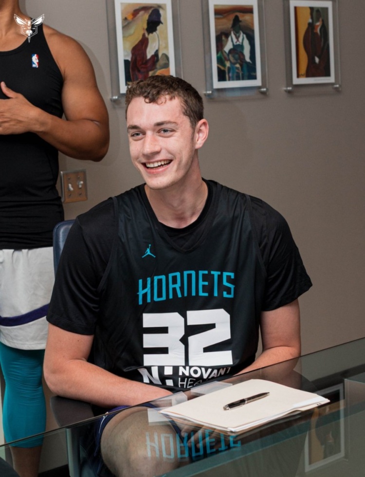 Scotto：黃蜂以四年997萬(wàn)美元簽下今年的34號秀安-卡爾克布倫納