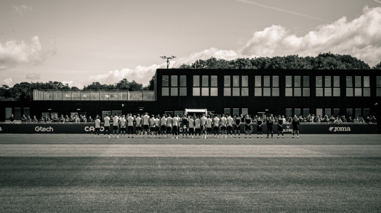 布倫特福德訓練前為若塔兄弟默哀：我們與他的家人和朋友同在??