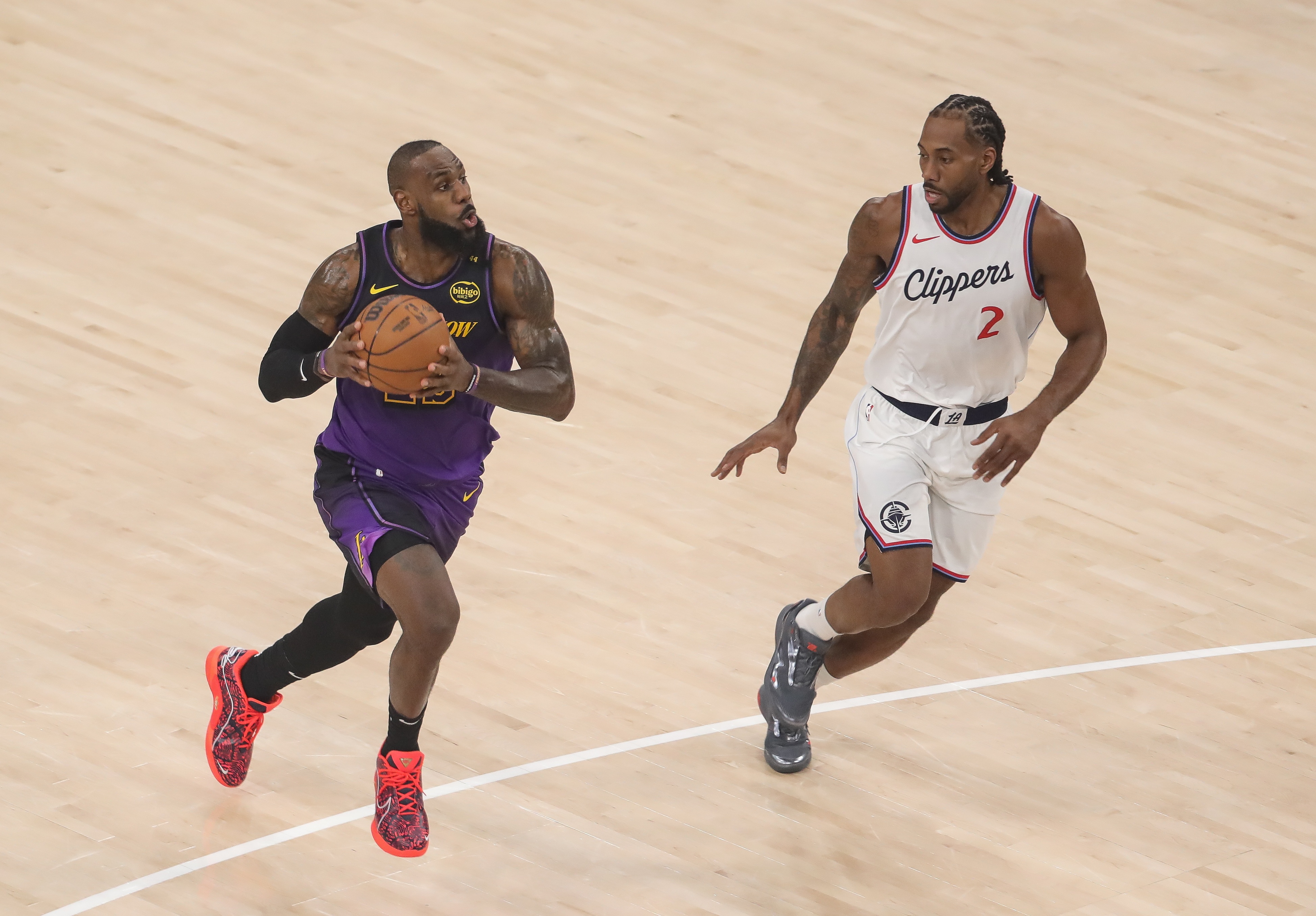 ??名記：接近詹姆斯的消息人士稱(chēng) 他永遠不會(huì )穿上快船球衣